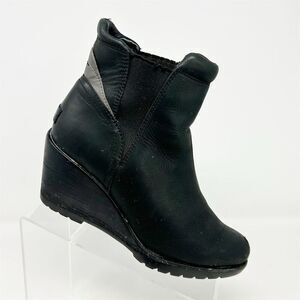 Sorel Women's Black Chelsea Wedge Boots Size 9 Casual Slip On Comfort Fall
